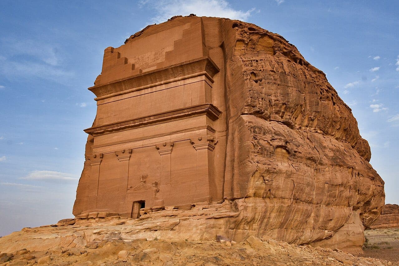 AlUla Guide: Hegra, Elephant Rock and the Old Town