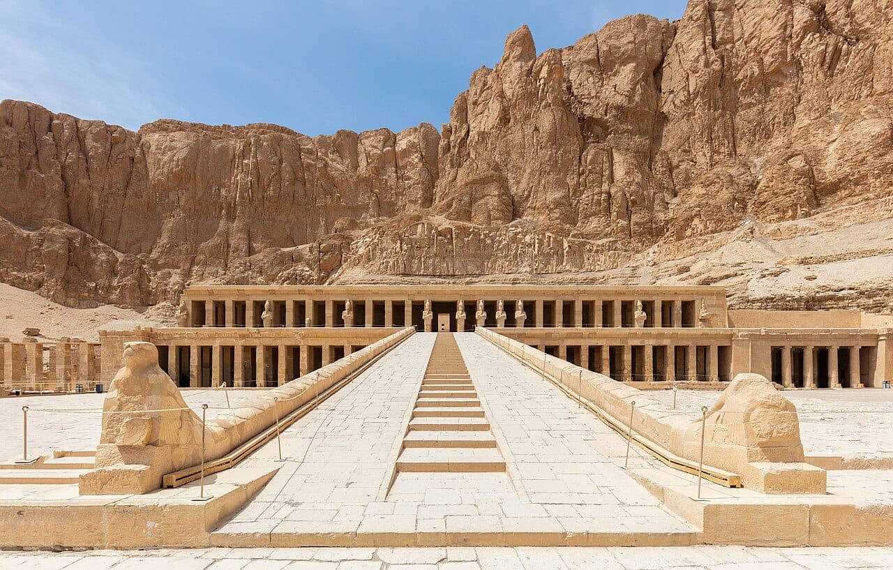 Luxor Guide: Temples, Tombs and the Nile by Felucca