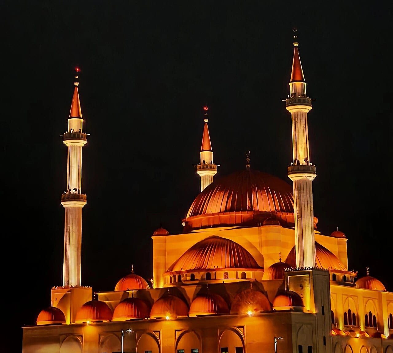 Al Rajhi Grand Mosque in Riyadh lit at night with its domes and minarets