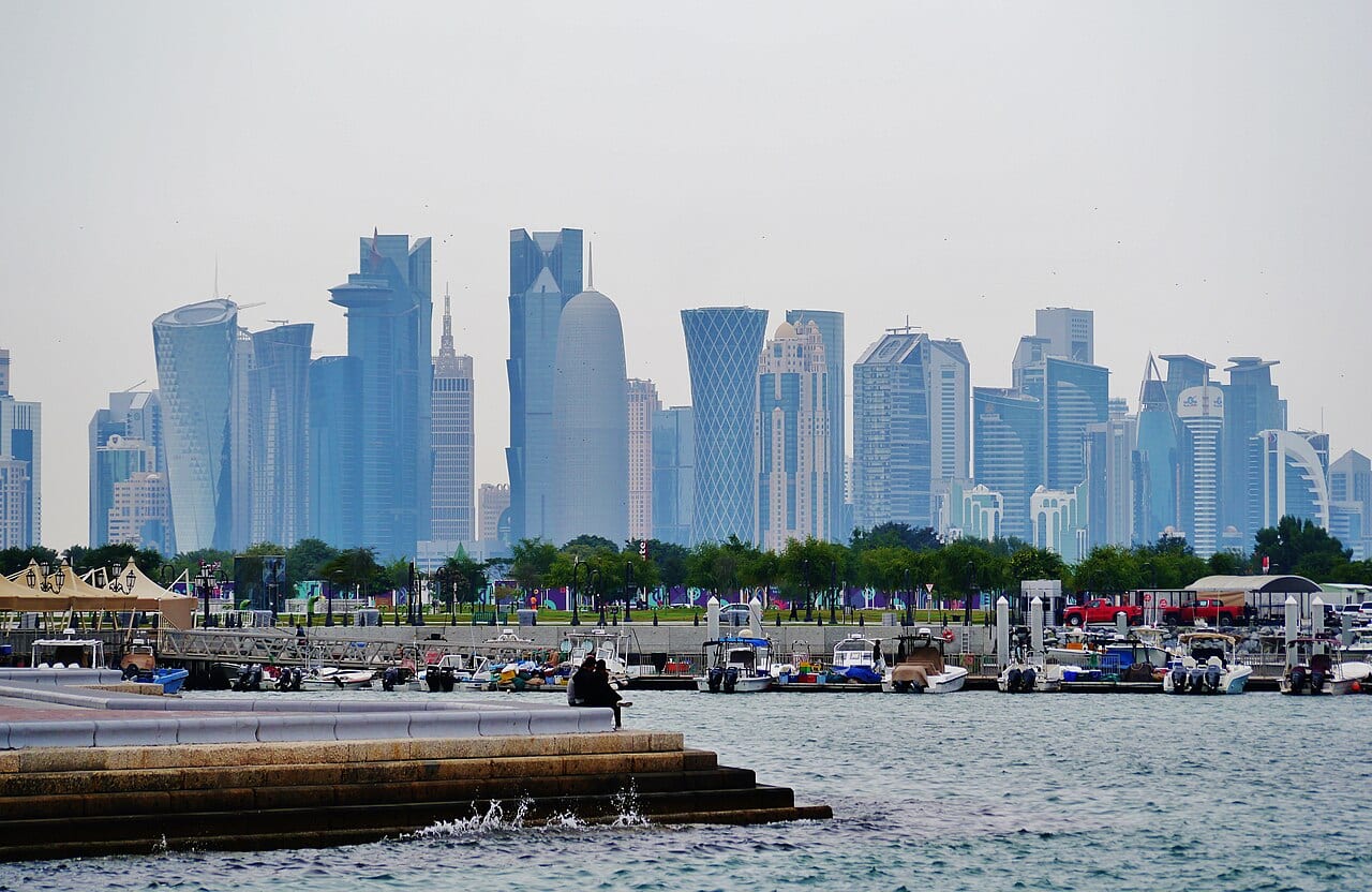 أبراج الخليج الغربي من كورنيش الدوحة
